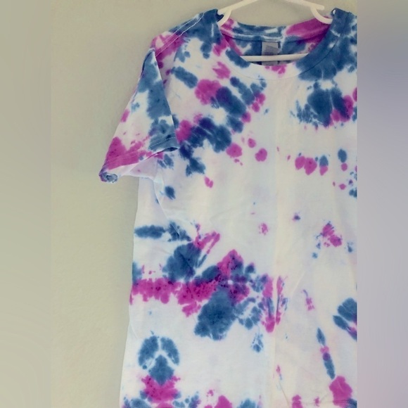 ⭐️FUNDRAISER ALERT⭐️ Tie dye Youth T-shirt sz XS - Picture 4 of 4